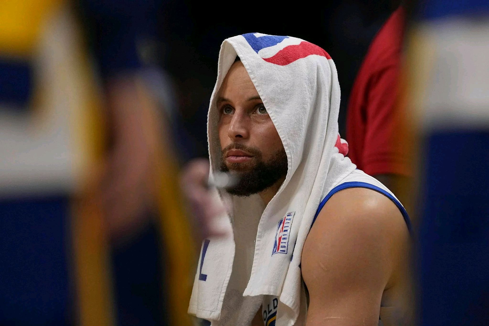 骑士绝杀辽宁队，库里点燃赛场