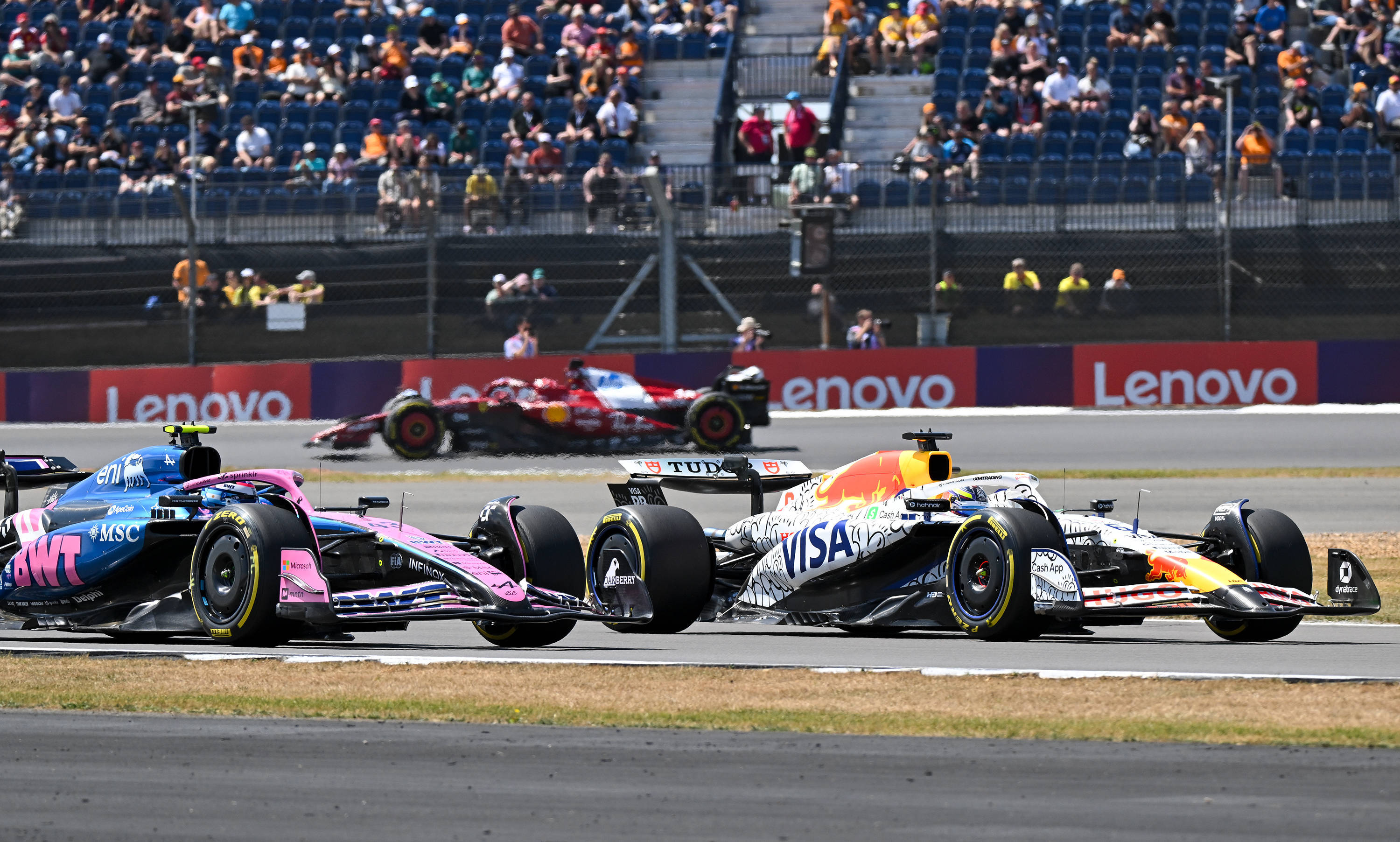 迈凯伦险胜红牛二队，维斯塔潘带队取胜